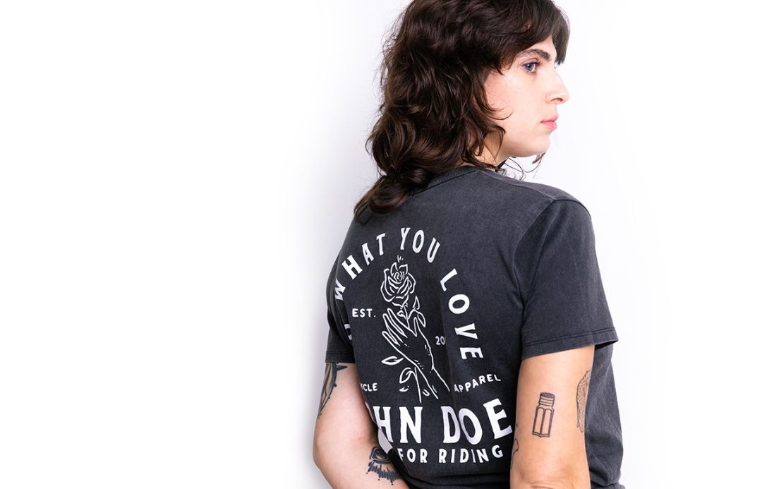 JOHN DOE T-Shirt ROSA VERLAUFEND