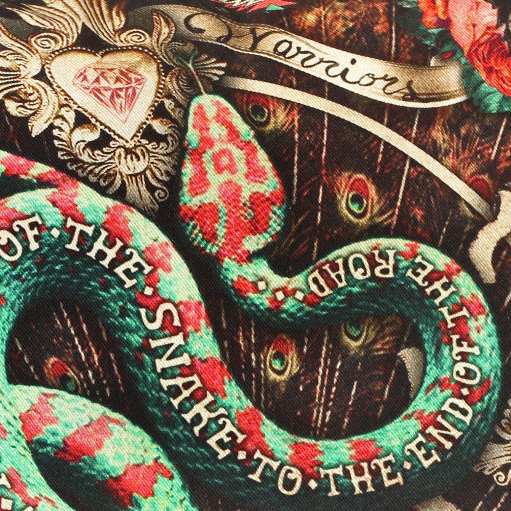 Dekokissen in Schlangenform