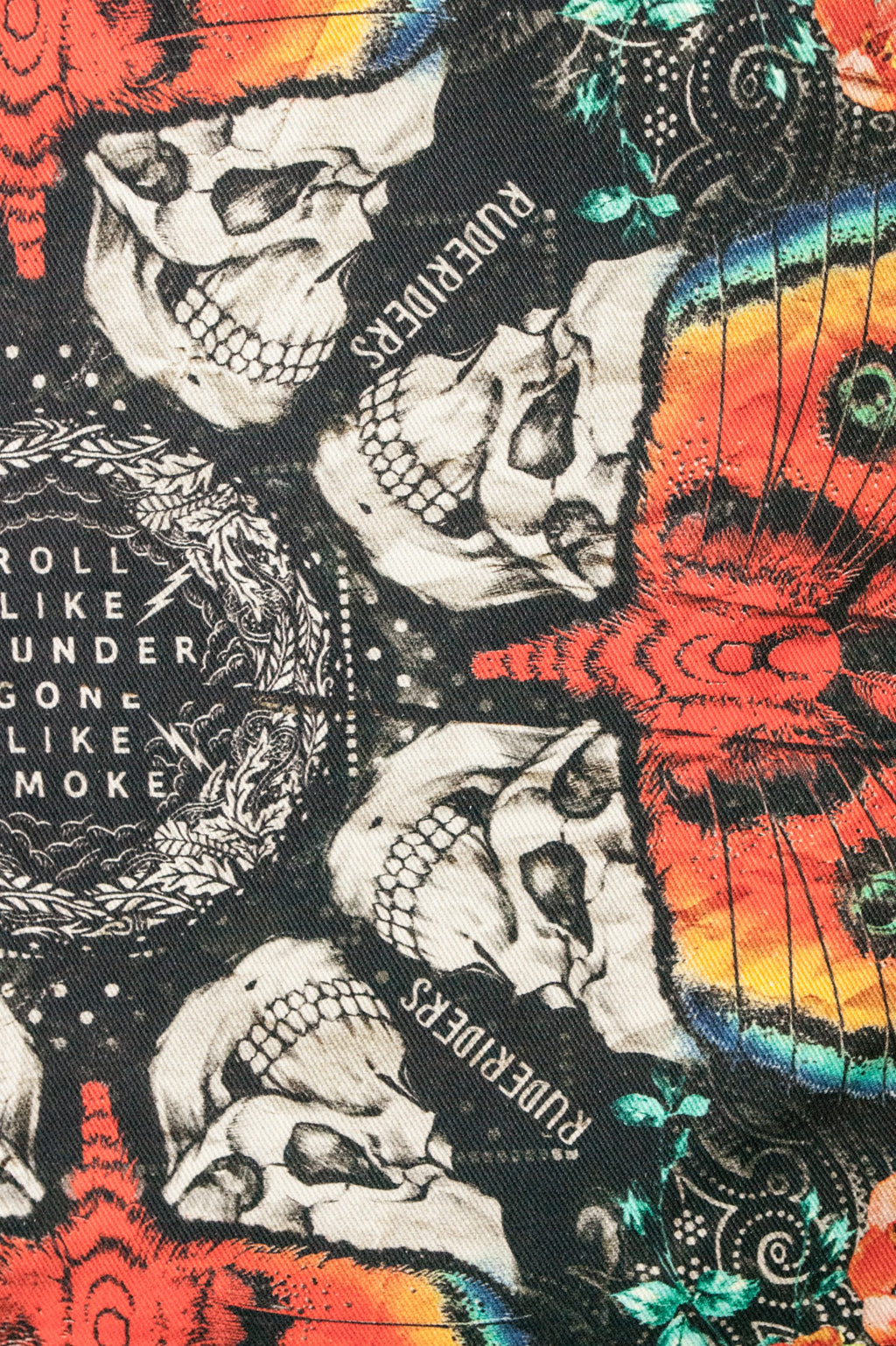 Dekokissen mit Schmetterlingsmotiv